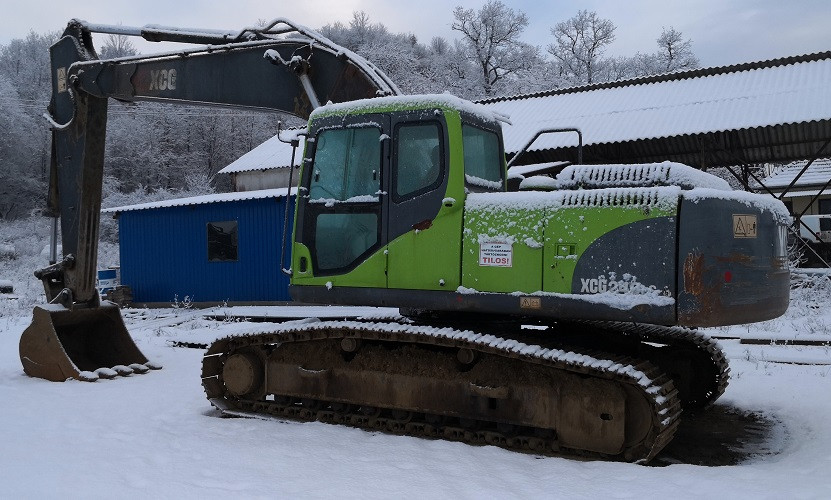 XCG 240 típusú kotrógép javítás előtt - Ketten Gép