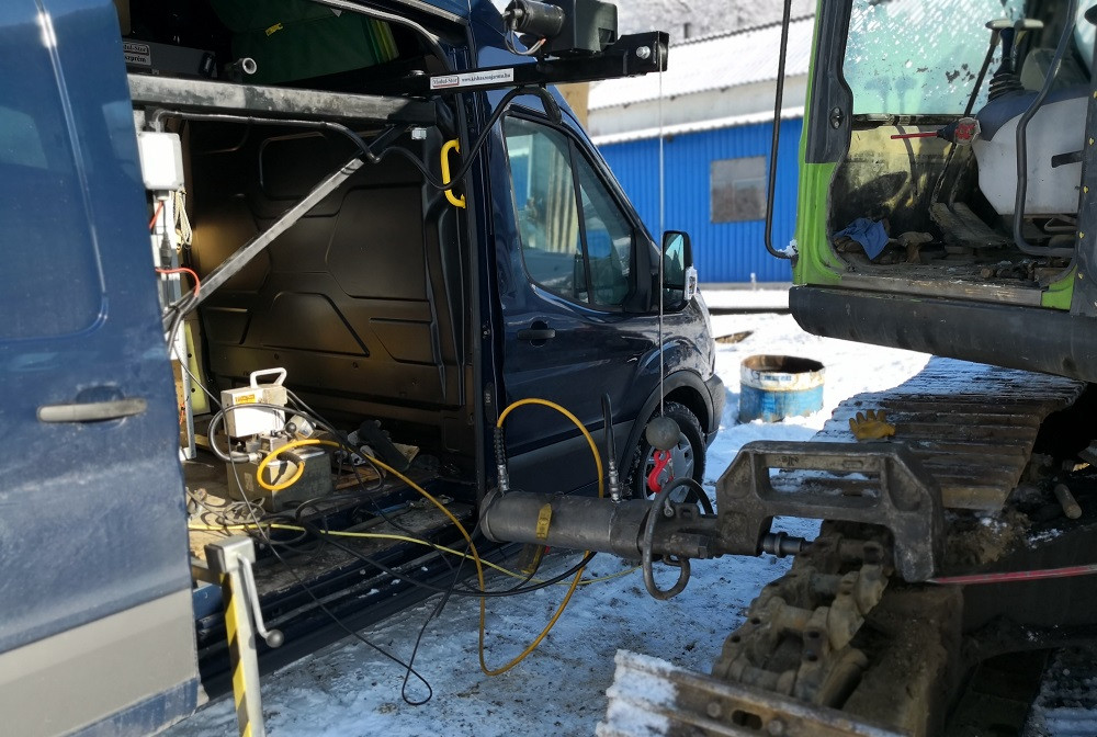 XCG 240 típusú kotrógép futómű lebontása - Ketten Gép