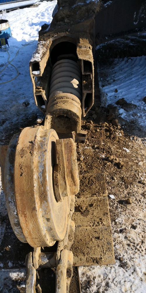 XCG 240 típusú kotrógép láncszem csere - Ketten Gép